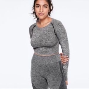 PINK VS SEAMLESS WORKOUT CREW